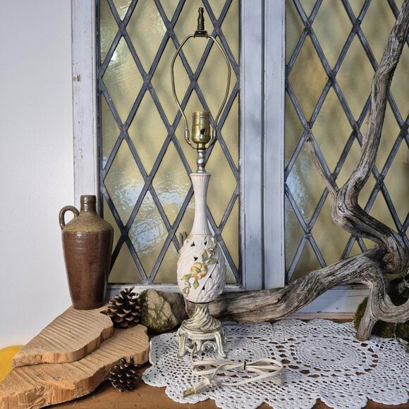 Vintage LEVITON Cream Porcelain & Brass 24" Lamp - Picture 2 of 16